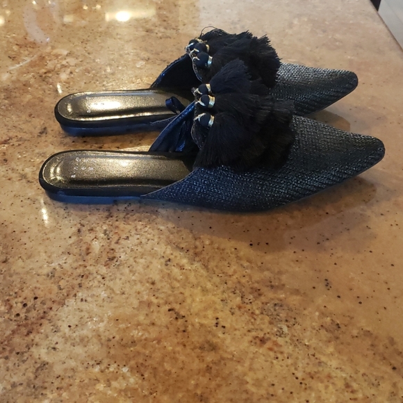 Black tasseled slides. Size 7 - Picture 2 of 6